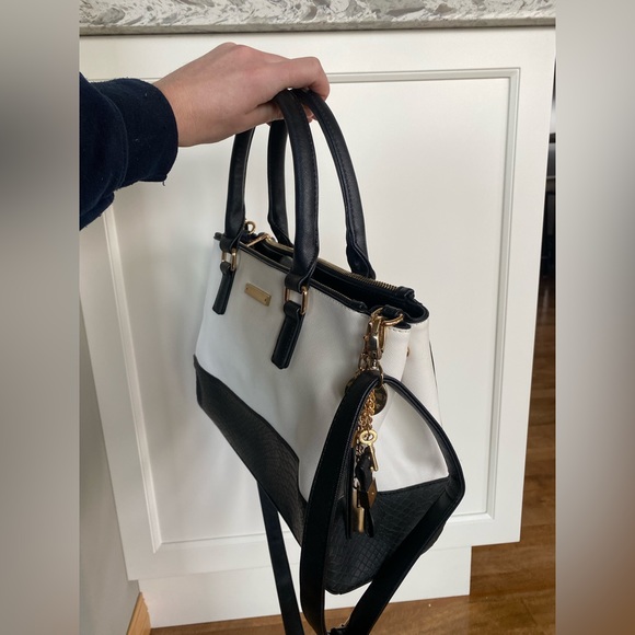 5/$50 🌷🌼🌿 CALL IT SPRING Large Crossbody Purse - Picture 2 of 15